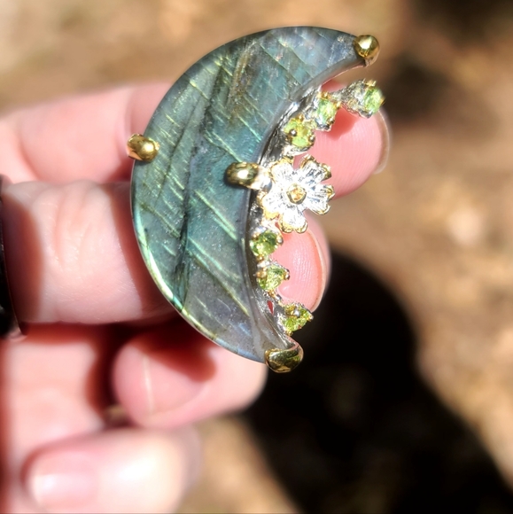 Laboradite crecent moon Peridot & Citrine brooch - Picture 8 of 8